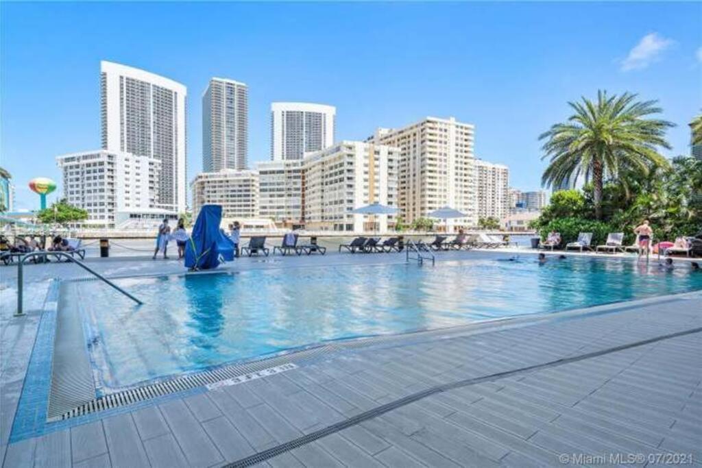 Luxury Condo Steps From Beach Hallandale Beach Exteriér fotografie