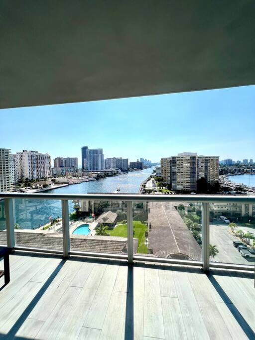 Luxury Condo Steps From Beach Hallandale Beach Exteriér fotografie