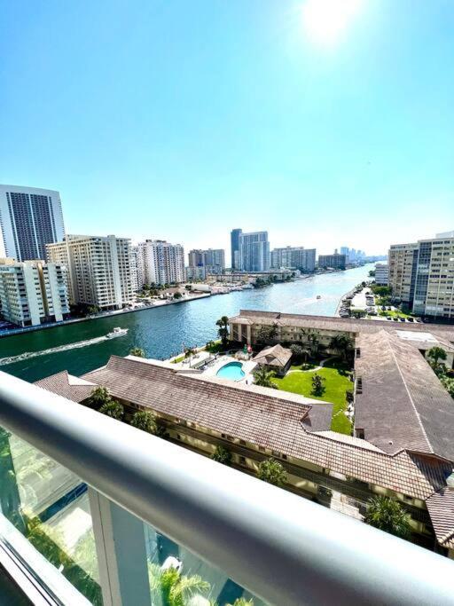 Luxury Condo Steps From Beach Hallandale Beach Exteriér fotografie